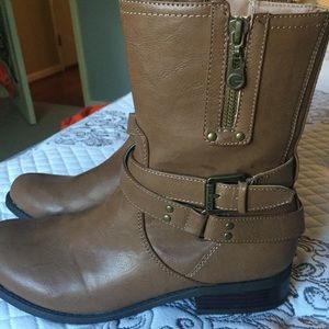 Guess brown boots